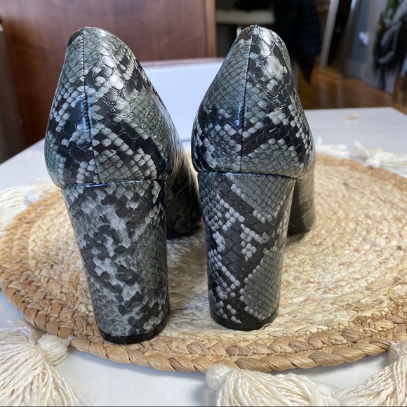 Snake skin Heels Trendy Print Grey 7.5 NWT - Picture 4 of 6
